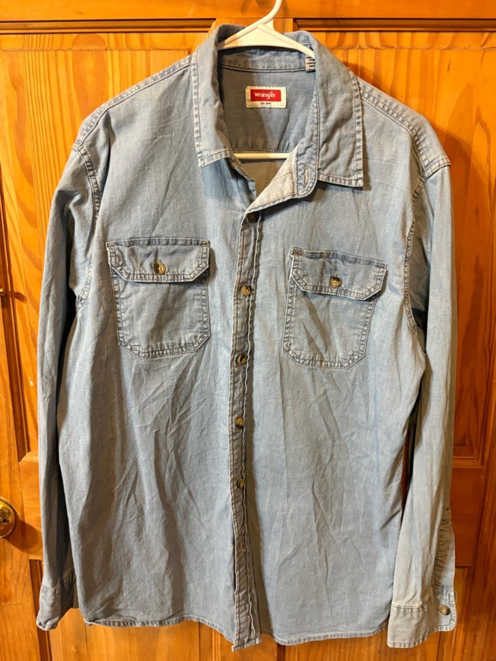 NFS-SOLD-SBAGLIEN 
Wrangler Light Blue Denim Button-Down Shirt